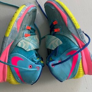 Nike Kylie 6 pool size 5.5